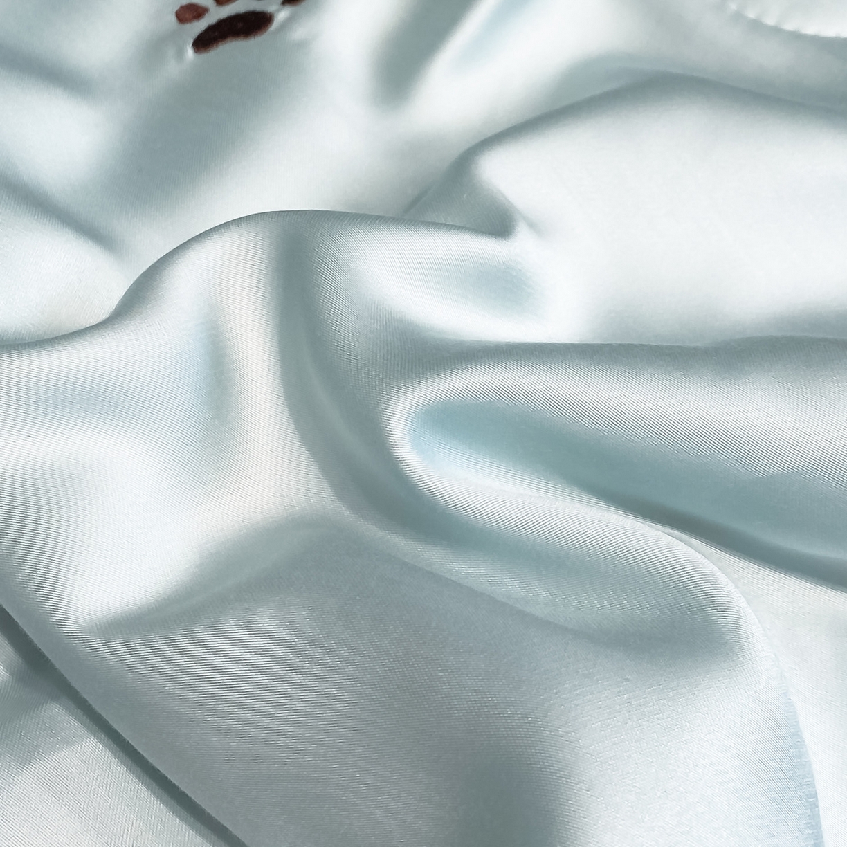 91家纺网 家纺一手货源 找家纺 如一 2026新款水洗冰丝刺绣三角针工艺夏被四件套 腊肠犬-蓝灰