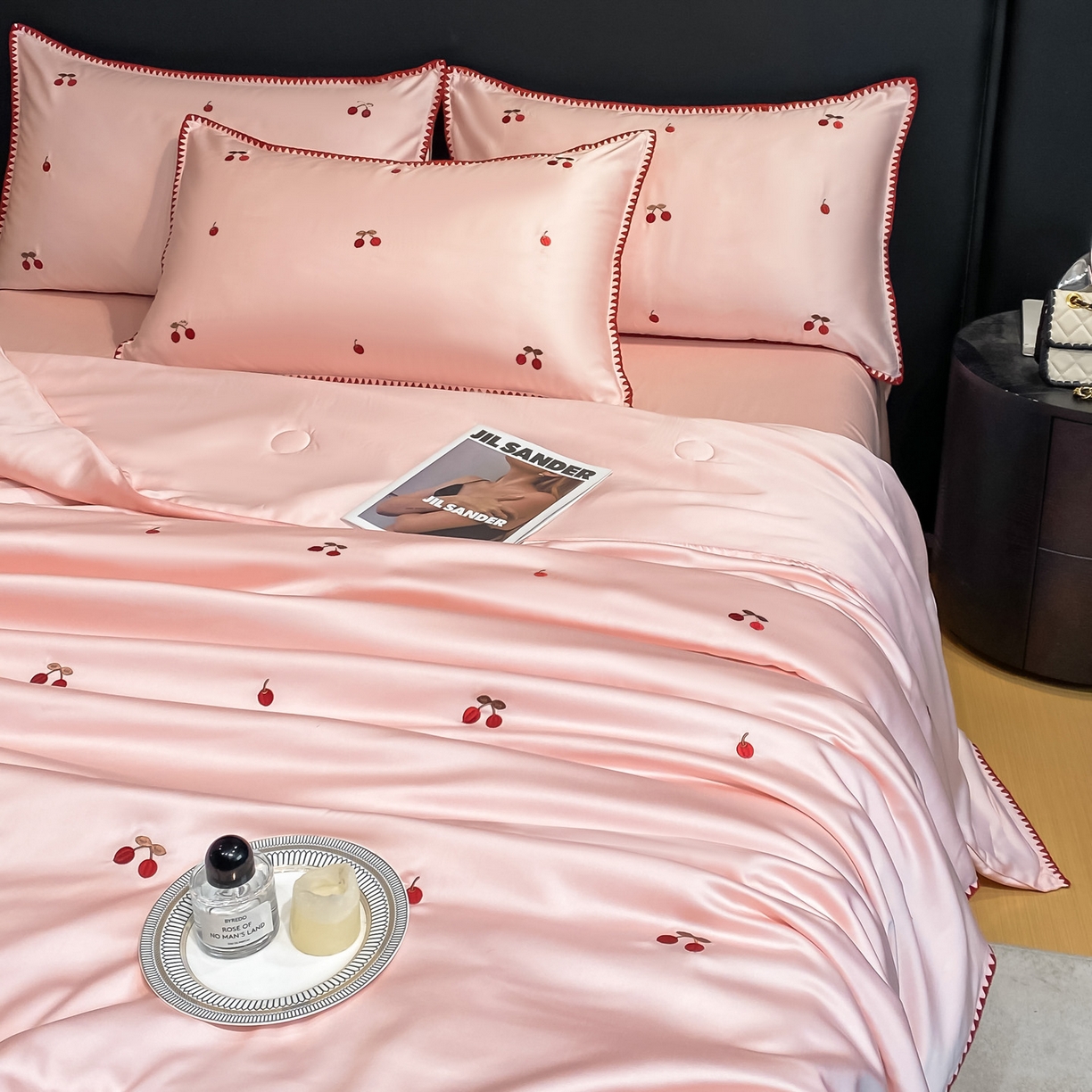 91家纺网 家纺一手货源 找家纺 如一 2026新款水洗冰丝刺绣三角针工艺夏被四件套 甜荔枝-粉红