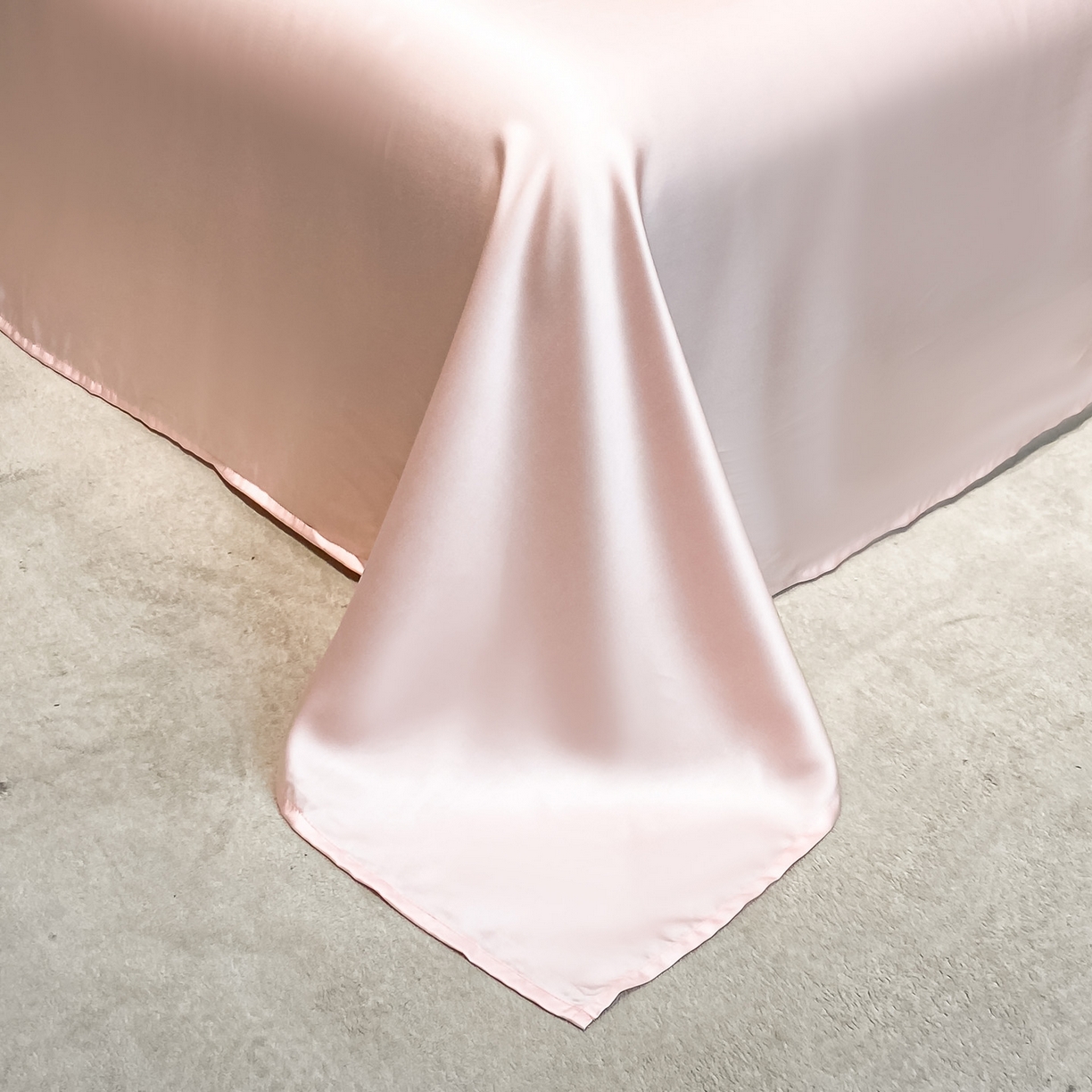 91家纺网 家纺一手货源 找家纺 如一 2026新款水洗冰丝刺绣三角针工艺夏被四件套 甜荔枝-白粉