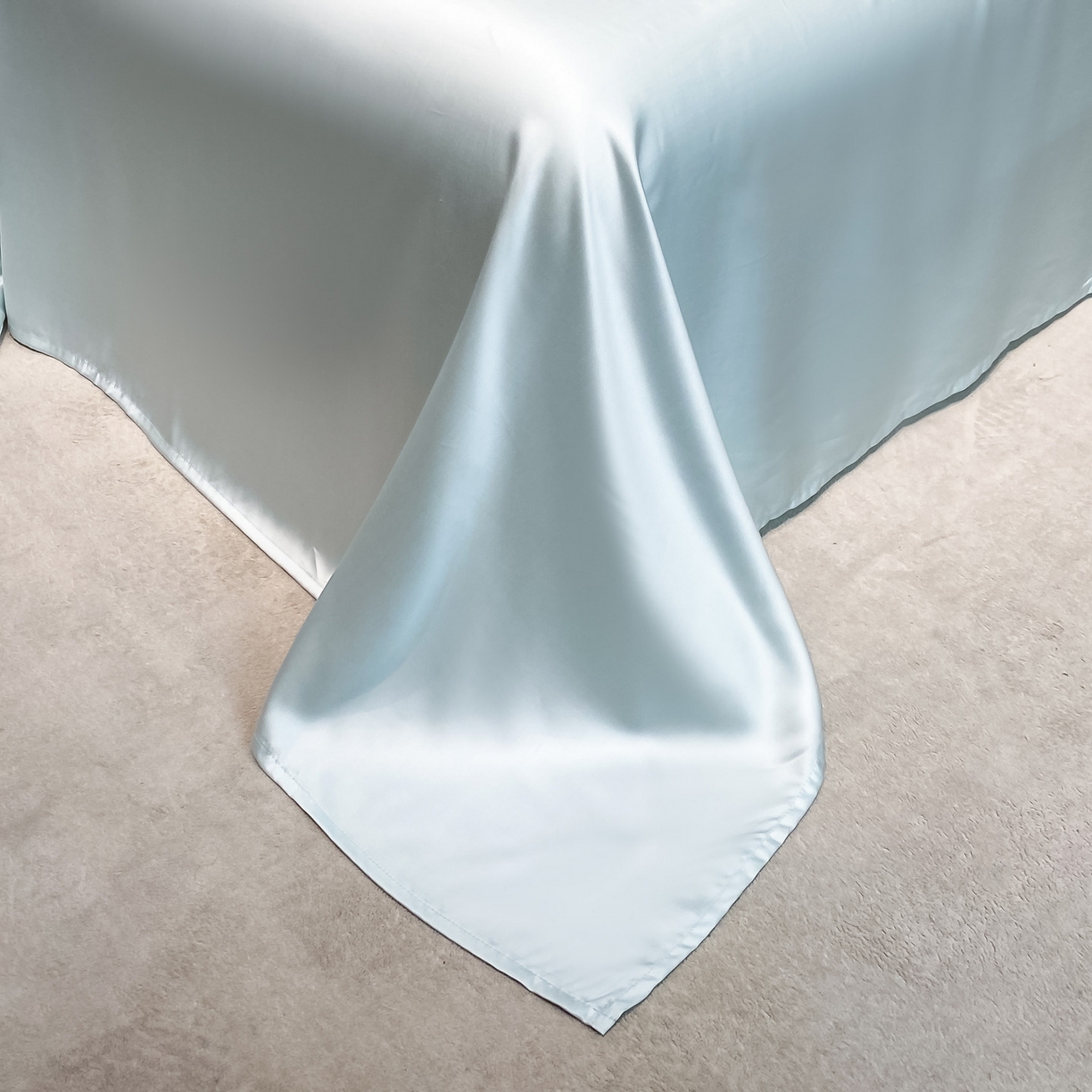 91家纺网 家纺一手货源 找家纺 如一 2026新款水洗冰丝刺绣三角针工艺夏被四件套 爱心结-白蓝