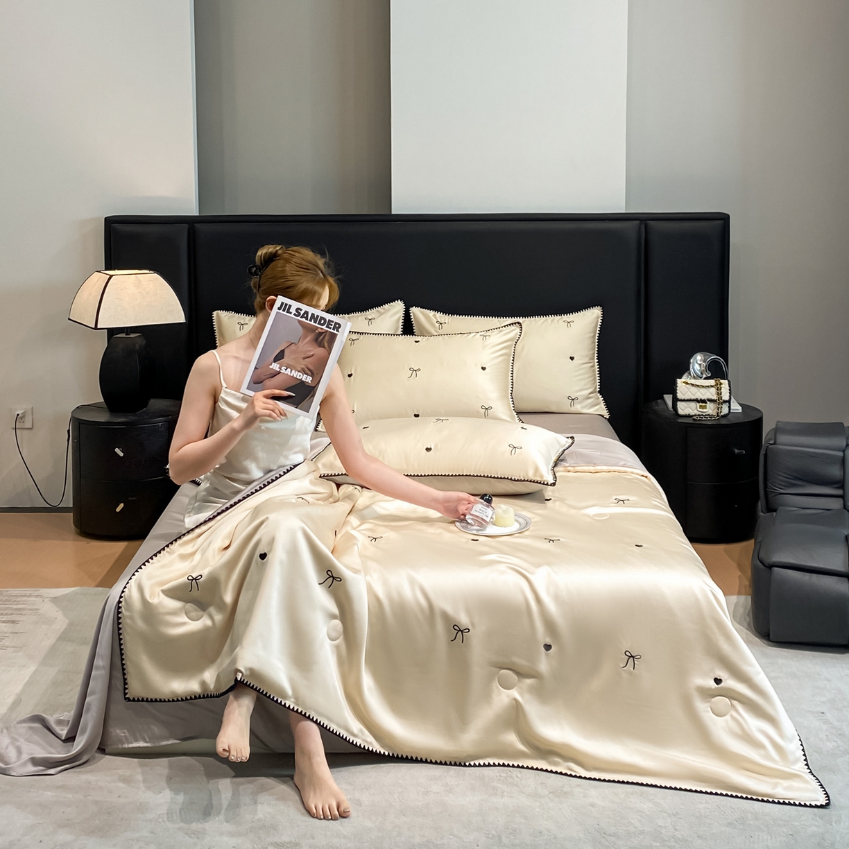 91家纺网 家纺一手货源 找家纺 如一 2026新款水洗冰丝刺绣三角针工艺夏被四件套 爱心结-杏灰