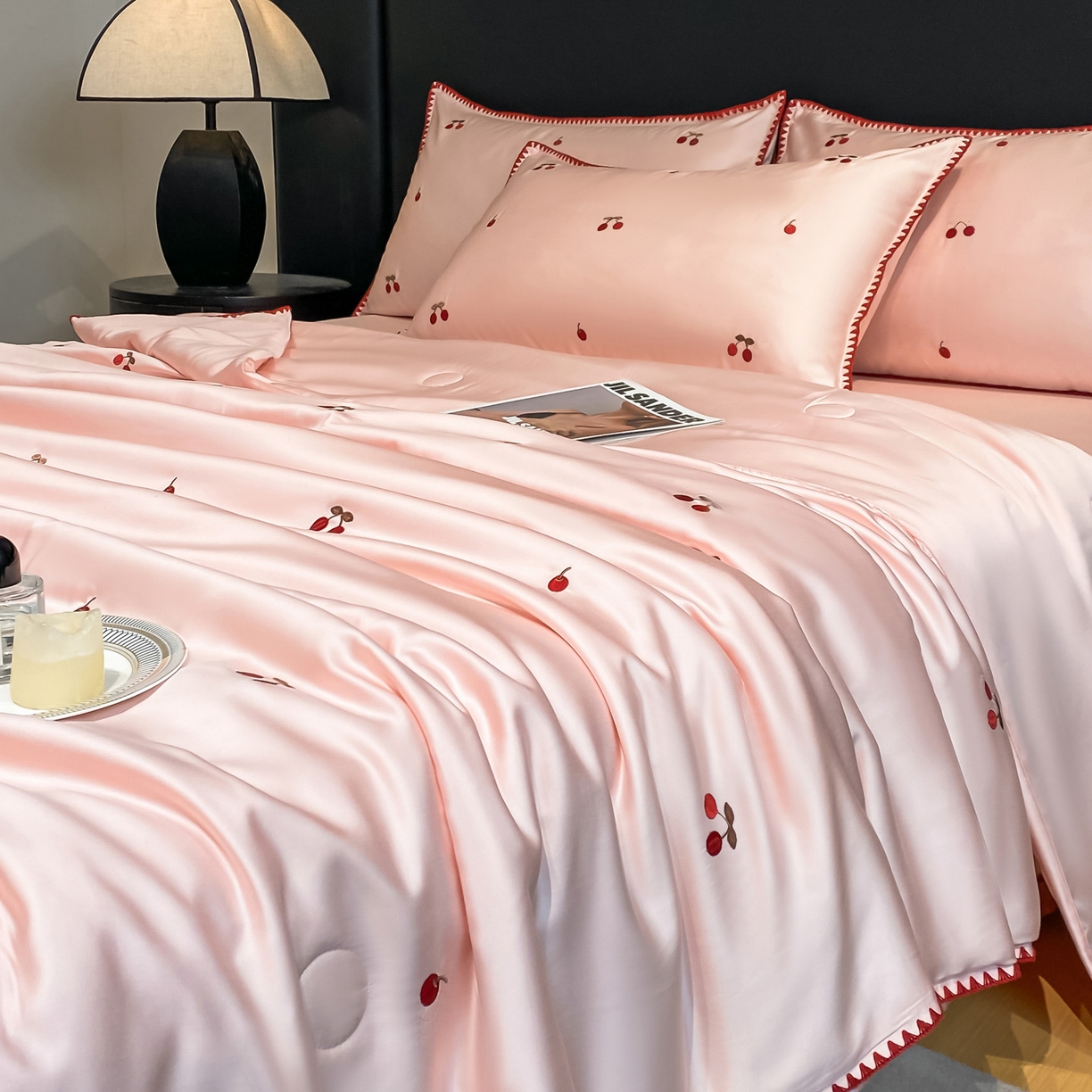 91家纺网 家纺一手货源 找家纺 如一 2026新款水洗冰丝刺绣三角针工艺夏被四件套 甜荔枝-粉红