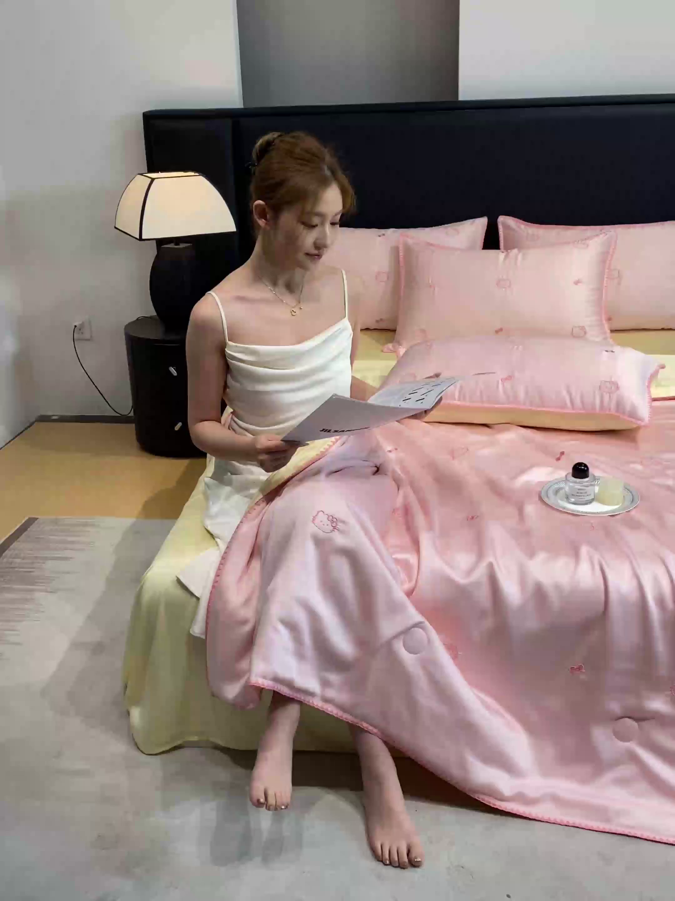 91家纺网 家纺一手货源 找家纺 如一 2026新款水洗冰丝刺绣三角针工艺夏被四件套 可美猫-粉米