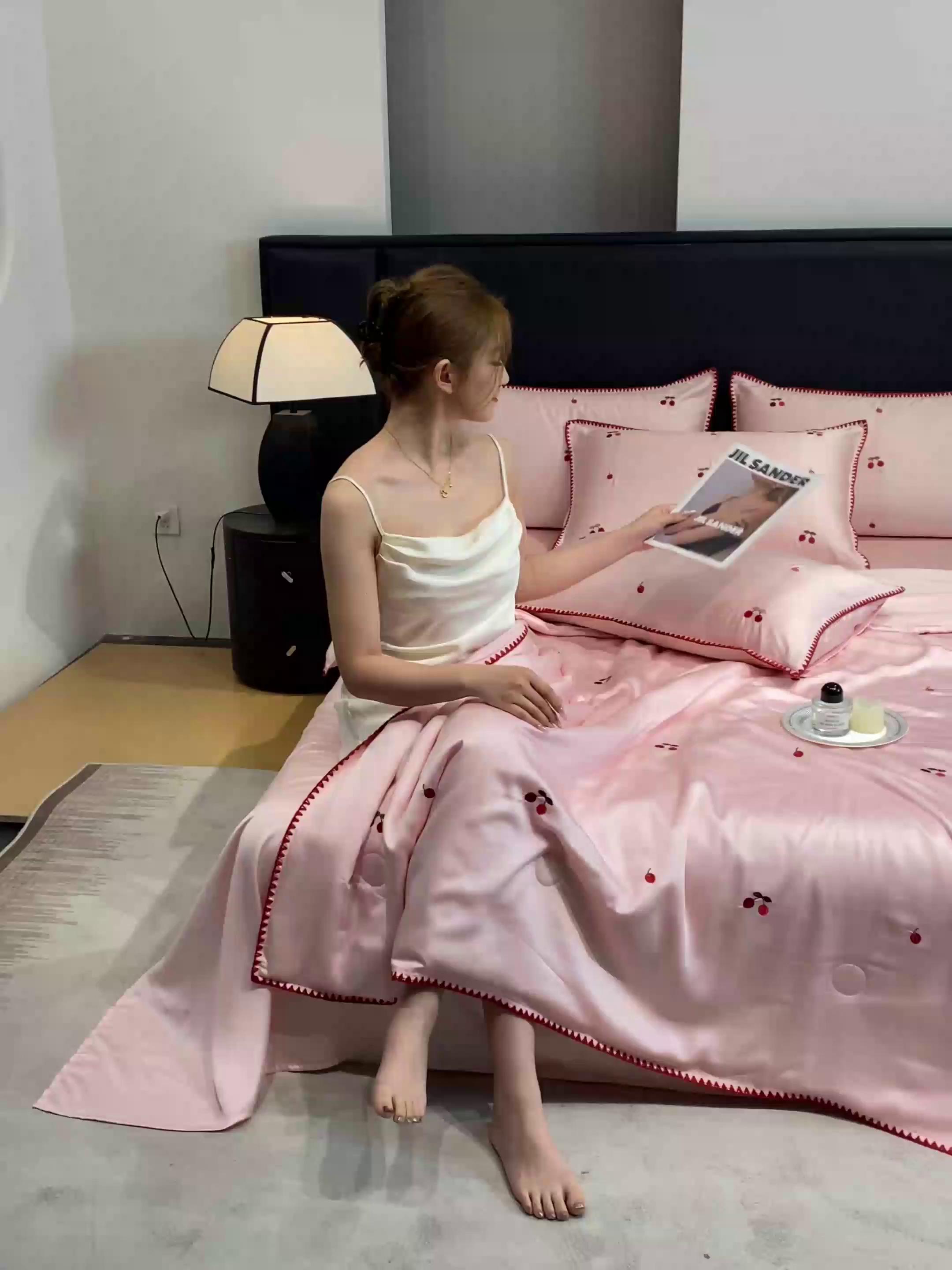 91家纺网 家纺一手货源 找家纺 如一 2026新款水洗冰丝刺绣三角针工艺夏被四件套 甜荔枝-粉红