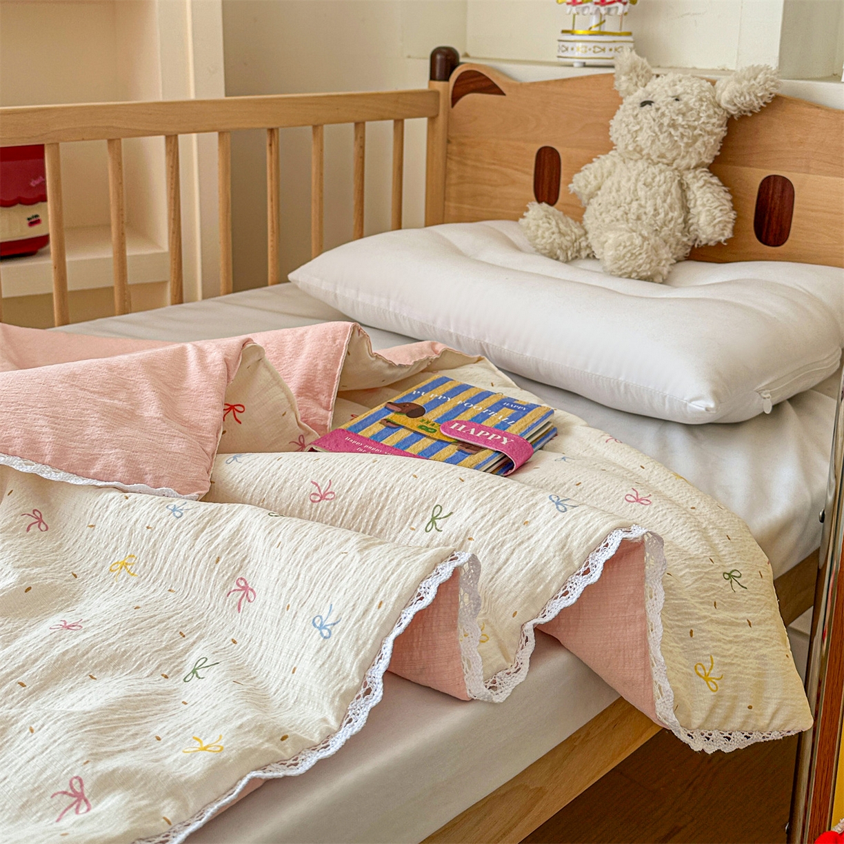 91家纺网 家纺一手货源 找家纺 名兮家居 2026新款儿童A类皱皱纱夏被夏凉被空调被 彩色蝴蝶结