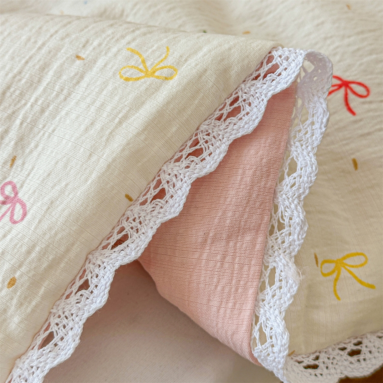 91家纺网 家纺一手货源 找家纺 名兮家居 2026新款儿童A类皱皱纱夏被夏凉被空调被 彩色蝴蝶结