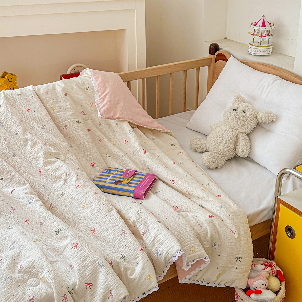 91家纺网 家纺一手货源 找家纺 名兮家居 2026新款儿童A类皱皱纱夏被夏凉被空调被 彩色蝴蝶结