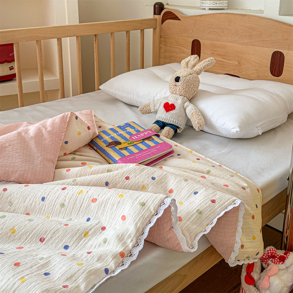 91家纺网 家纺一手货源 找家纺 名兮家居 2026新款儿童A类皱皱纱夏被夏凉被空调被 心动波点