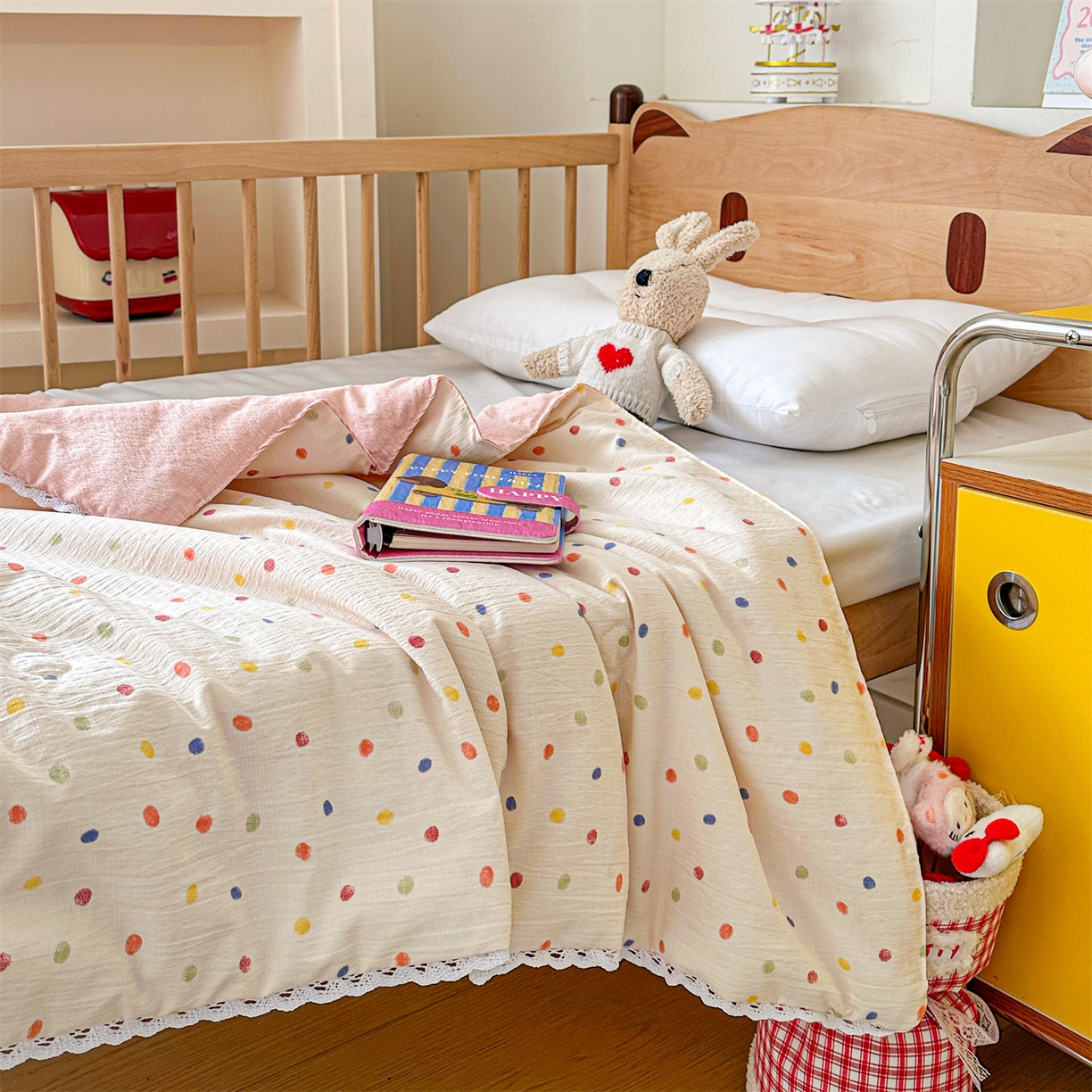 91家纺网 家纺一手货源 找家纺 名兮家居 2026新款儿童A类皱皱纱夏被夏凉被空调被 心动波点