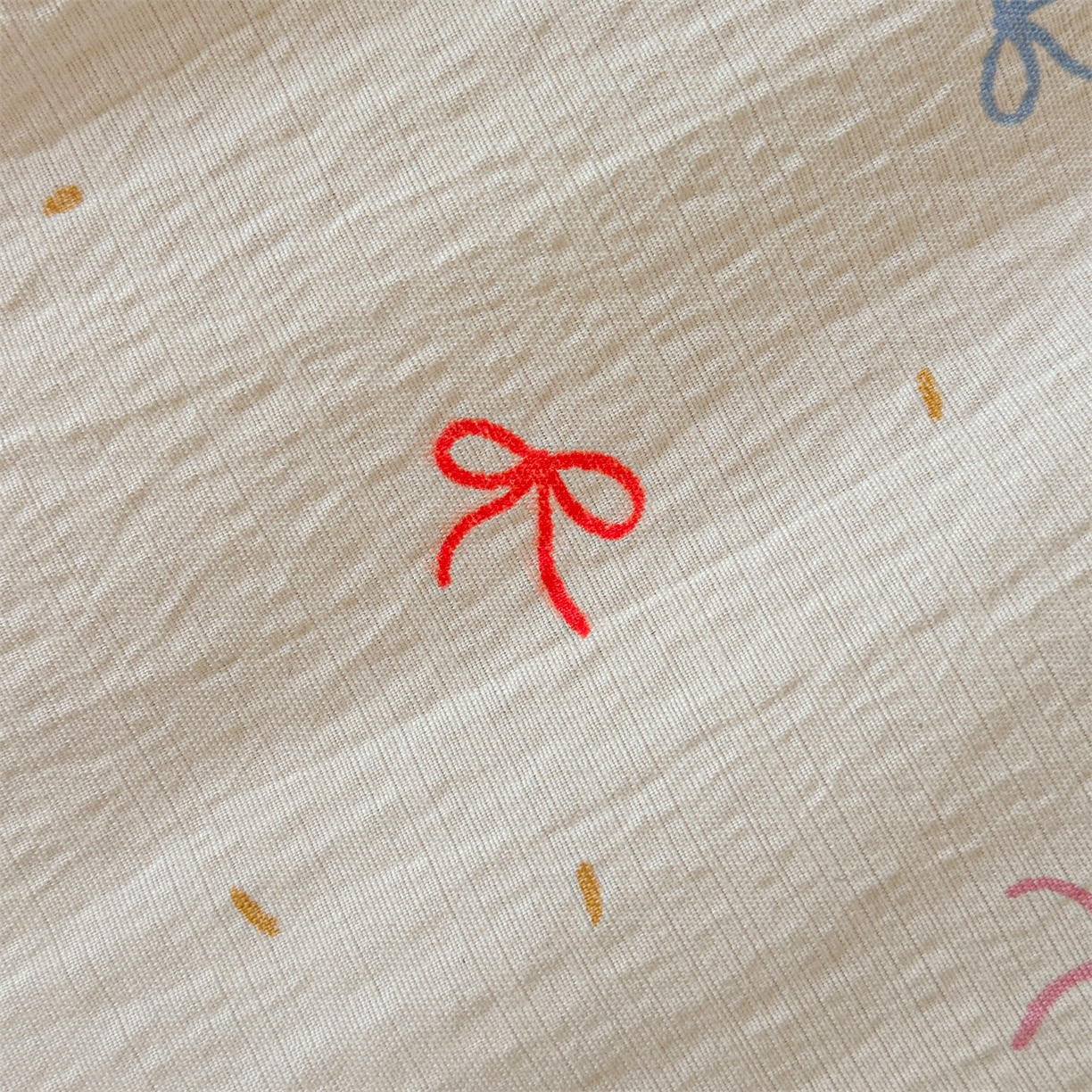 91家纺网 家纺一手货源 找家纺 名兮家居 2026新款儿童A类皱皱纱夏被夏凉被空调被 彩色蝴蝶结