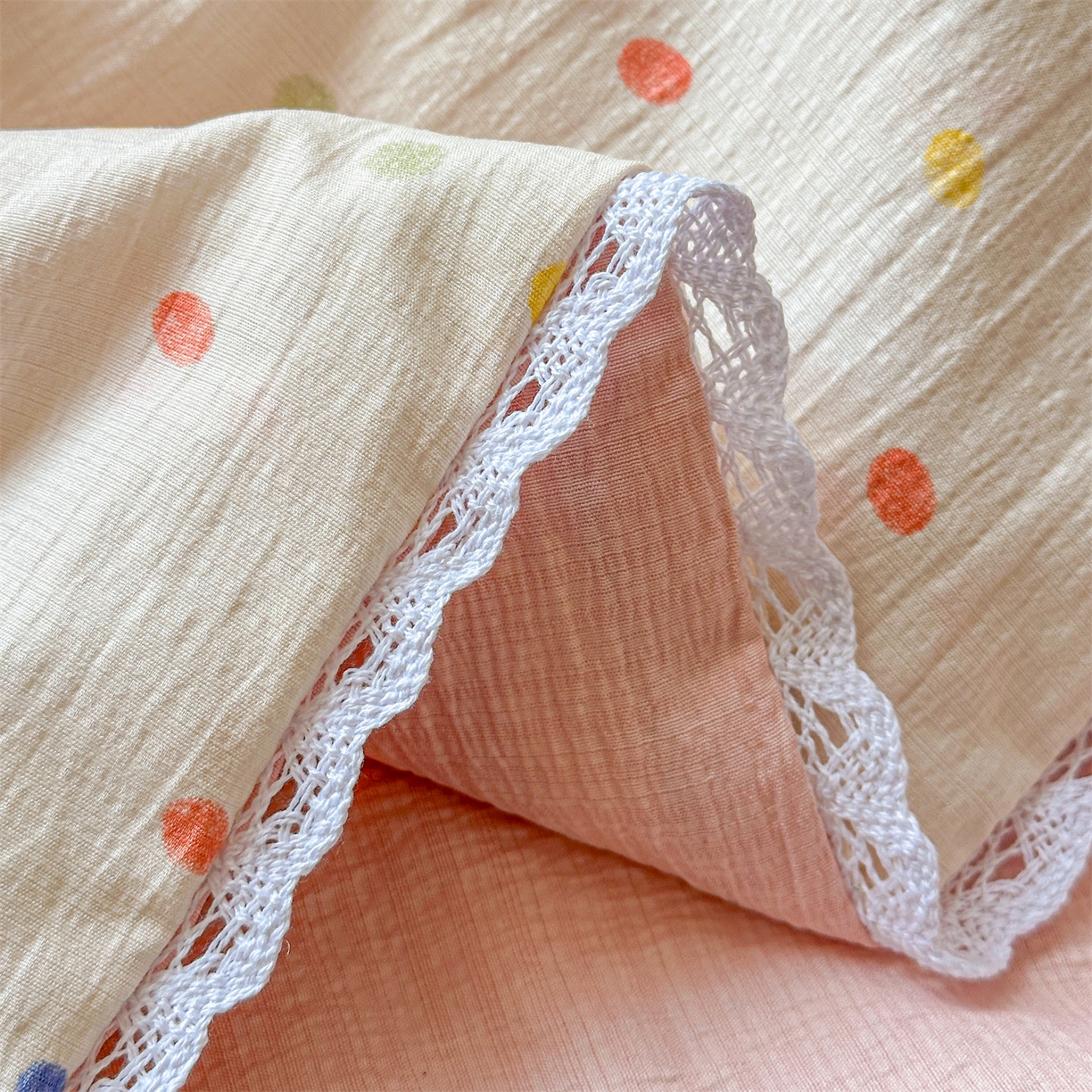 91家纺网 家纺一手货源 找家纺 名兮家居 2026新款儿童A类皱皱纱夏被夏凉被空调被 心动波点