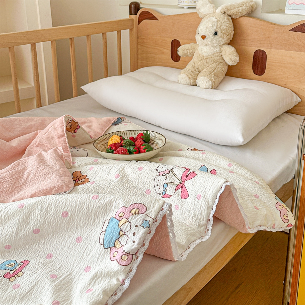 91家纺网 家纺一手货源 找家纺 名兮家居 2026新款儿童A类皱皱纱夏被夏凉被空调被 天使猫咪