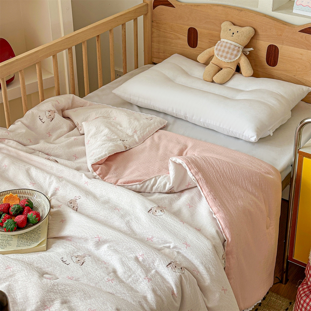 91家纺网 家纺一手货源 找家纺 名兮家居 2026新款儿童A类皱皱纱夏被夏凉被空调被 粉色小兔