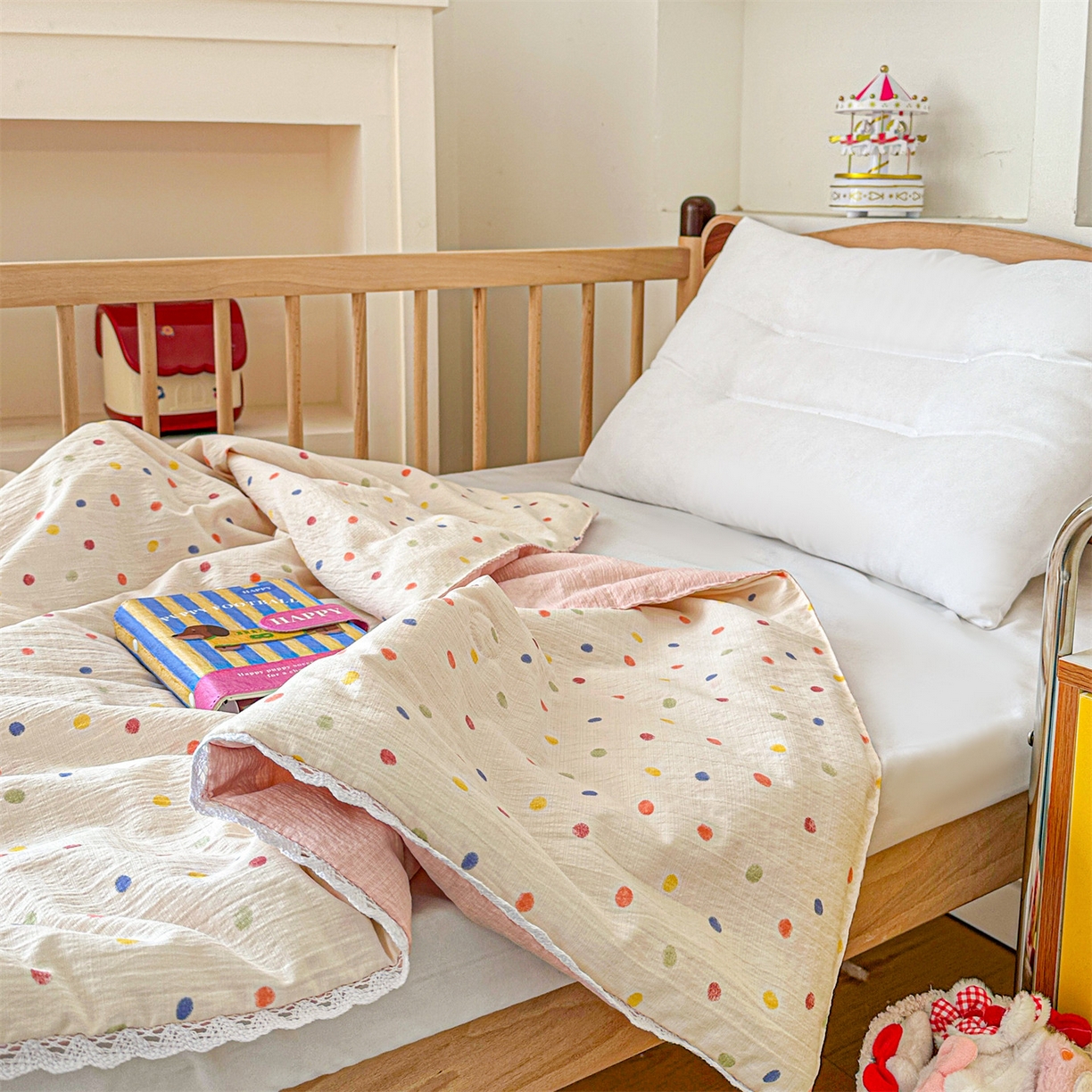 91家纺网 家纺一手货源 找家纺 名兮家居 2026新款儿童A类皱皱纱夏被夏凉被空调被 心动波点