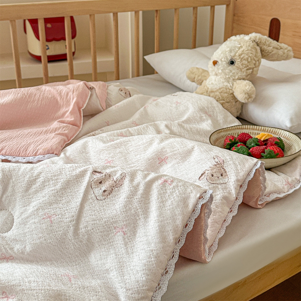 91家纺网 家纺一手货源 找家纺 名兮家居 2026新款儿童A类皱皱纱夏被夏凉被空调被 粉色小兔