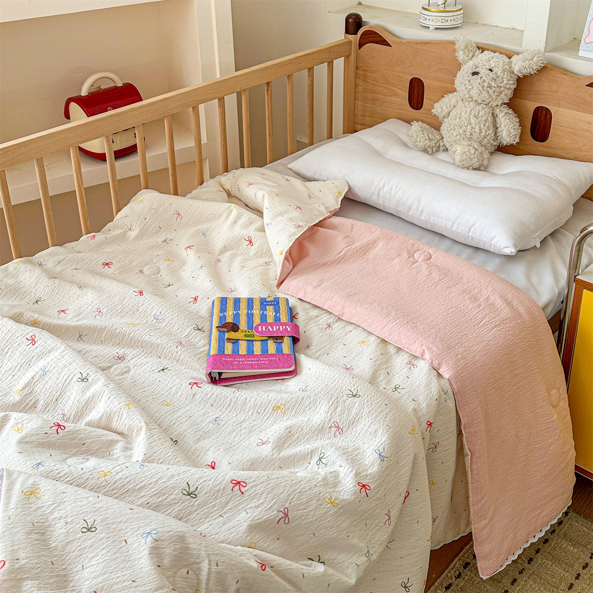 91家纺网 家纺一手货源 找家纺 名兮家居 2026新款儿童A类皱皱纱夏被夏凉被空调被 彩色蝴蝶结