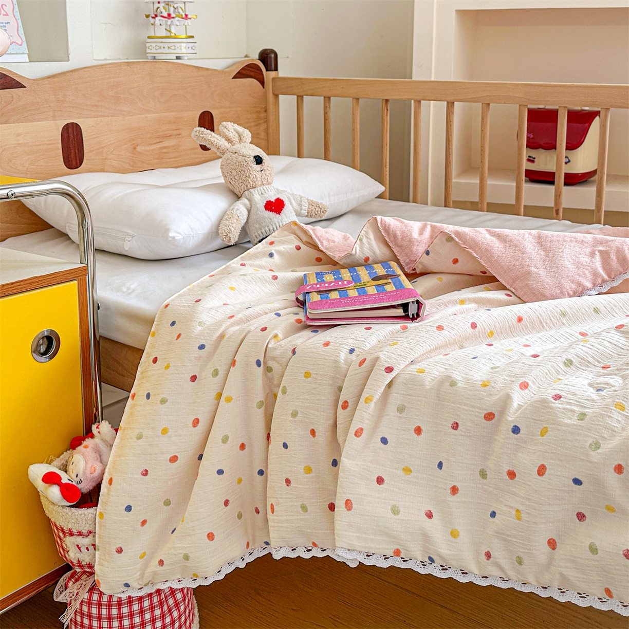 91家纺网 家纺一手货源 找家纺 名兮家居 2026新款儿童A类皱皱纱夏被夏凉被空调被 心动波点