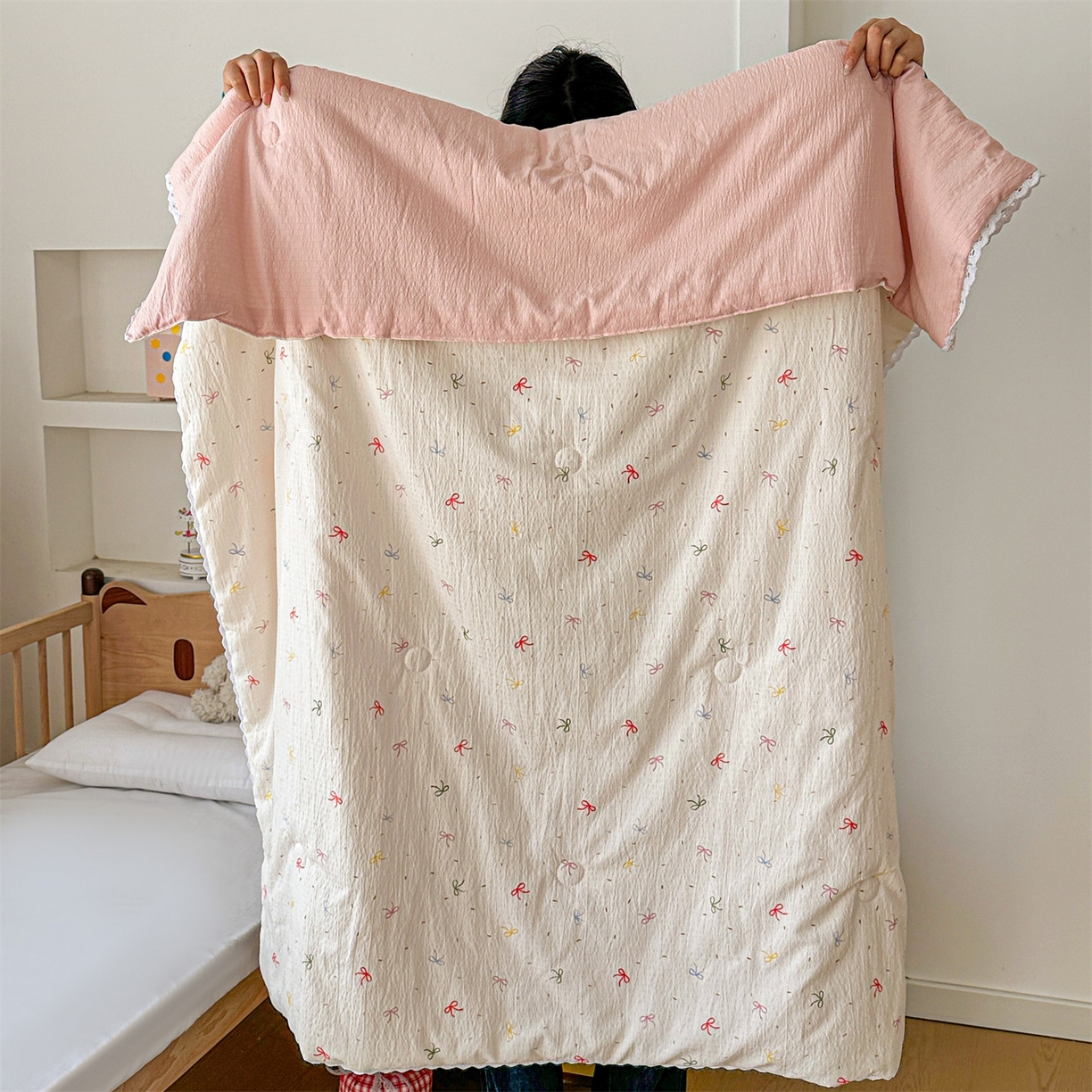 91家纺网 家纺一手货源 找家纺 名兮家居 2026新款儿童A类皱皱纱夏被夏凉被空调被 彩色蝴蝶结