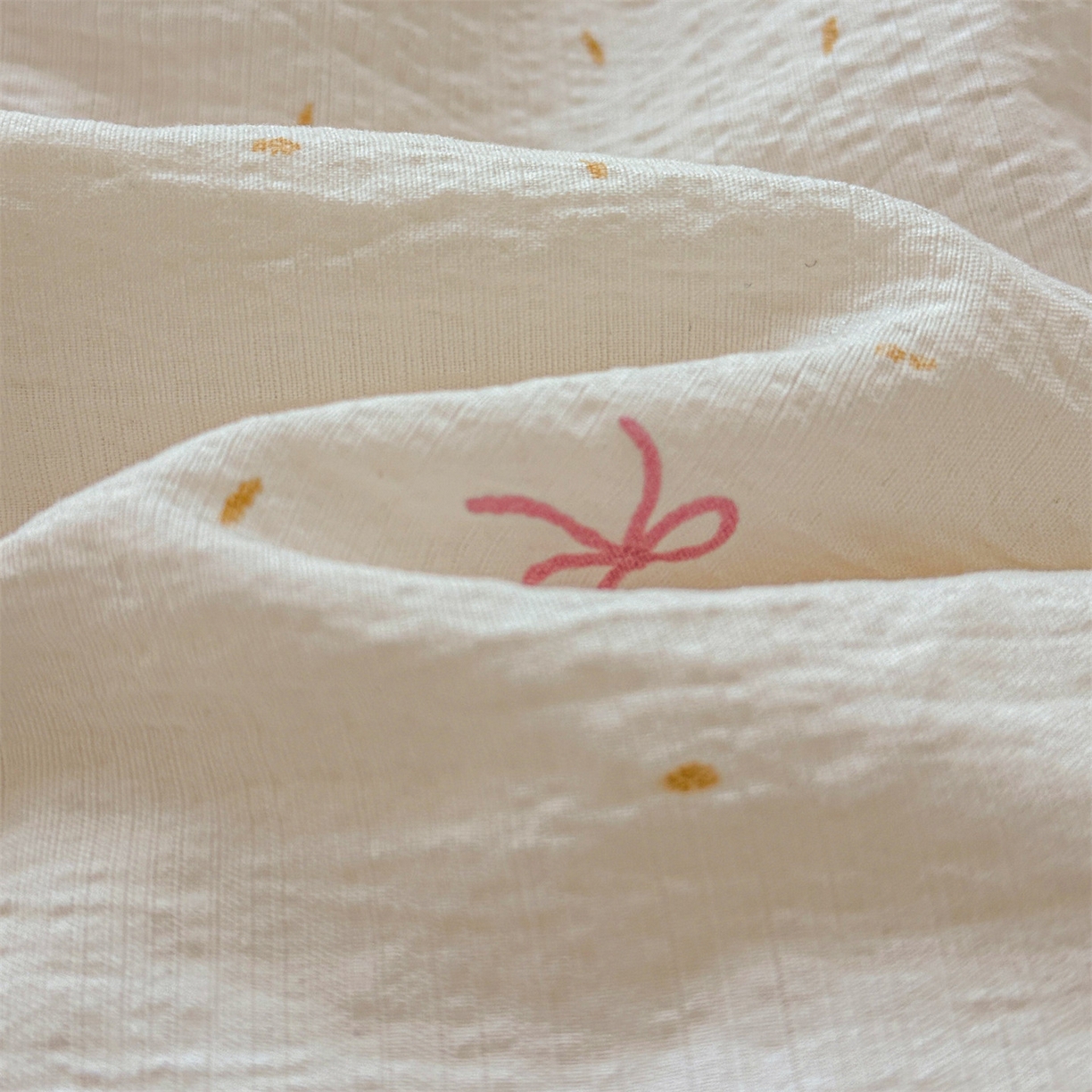 91家纺网 家纺一手货源 找家纺 名兮家居 2026新款儿童A类皱皱纱夏被夏凉被空调被 彩色蝴蝶结