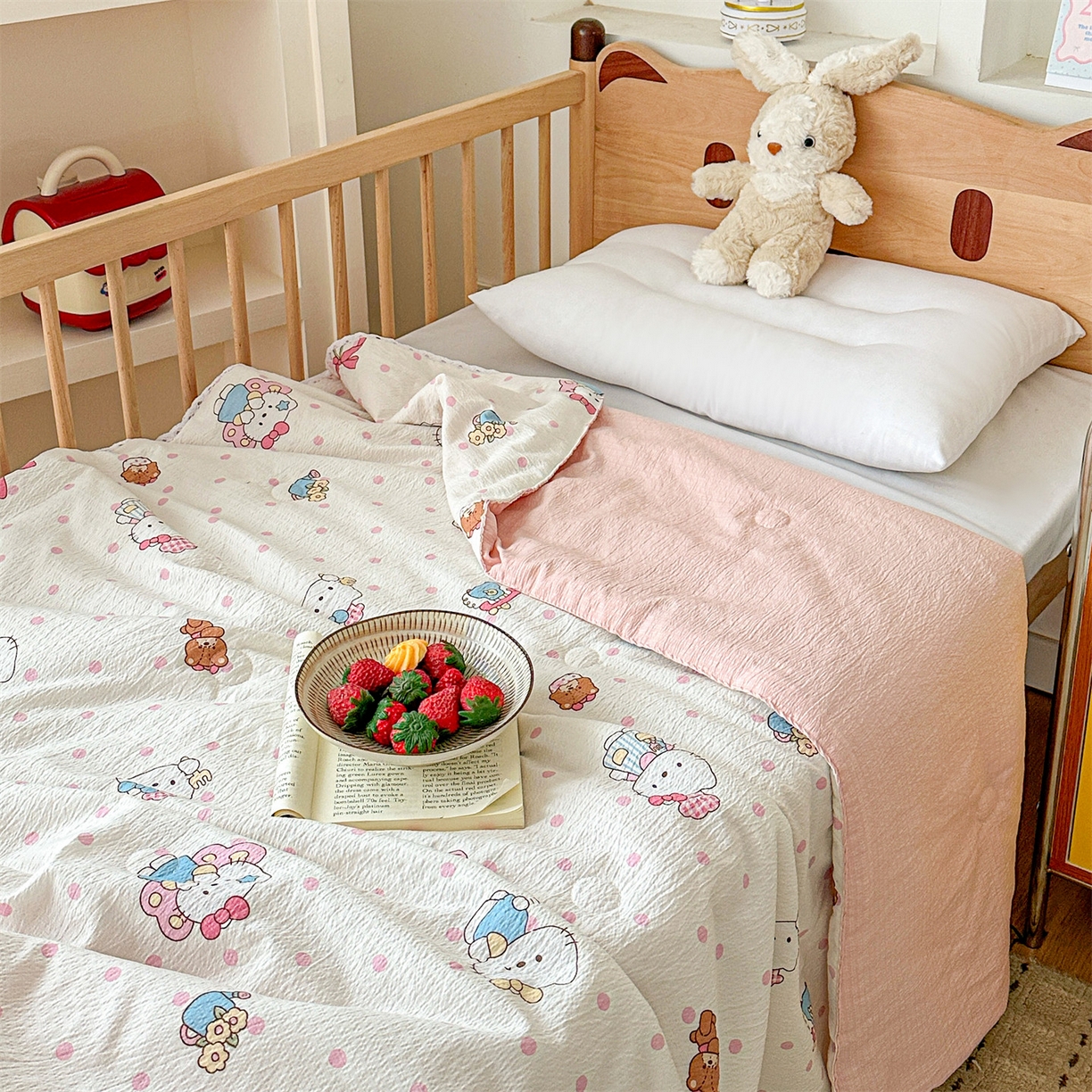 91家纺网 家纺一手货源 找家纺 名兮家居 2026新款儿童A类皱皱纱夏被夏凉被空调被 天使猫咪