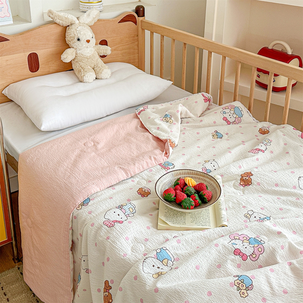 91家纺网 家纺一手货源 找家纺 名兮家居 2026新款儿童A类皱皱纱夏被夏凉被空调被 天使猫咪