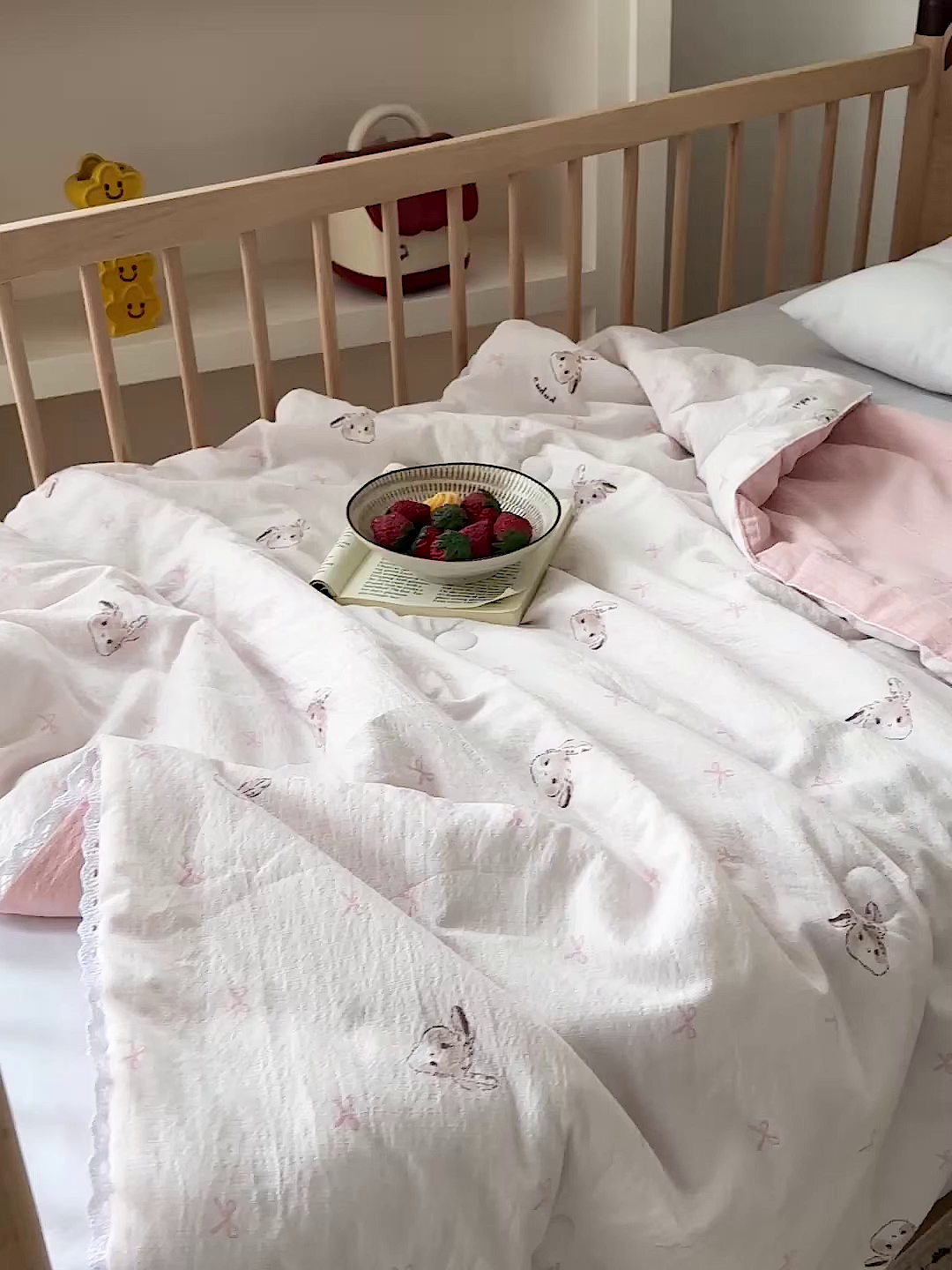 91家纺网 家纺一手货源 找家纺 名兮家居 2026新款儿童A类皱皱纱夏被夏凉被空调被 粉色小兔
