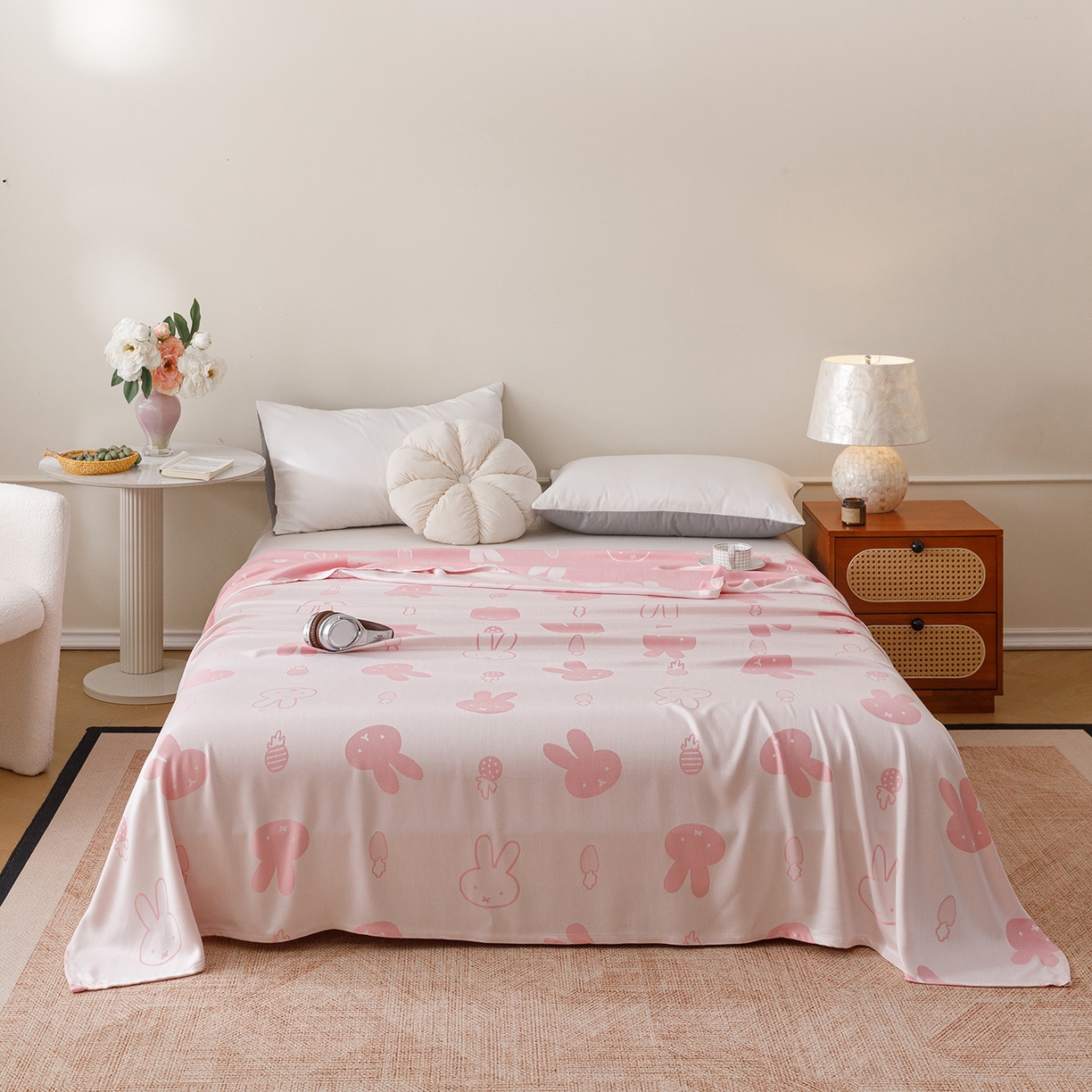 91家纺网 家纺一手货源 找家纺 悦然毛巾被 2026新款竹纤维冷感毯单层毛巾被夏被空调被斜纹提花叶子卡通 甜心兔粉