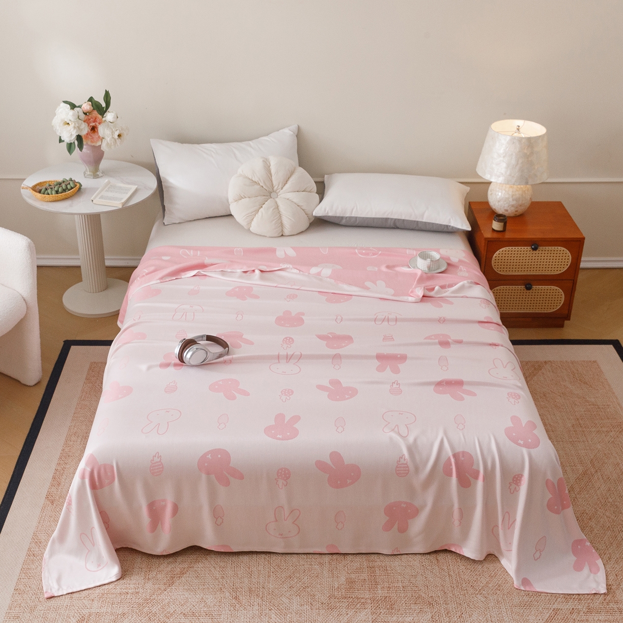 91家纺网 家纺一手货源 找家纺 悦然毛巾被 2026新款竹纤维冷感毯单层毛巾被夏被空调被斜纹提花叶子卡通 甜心兔粉