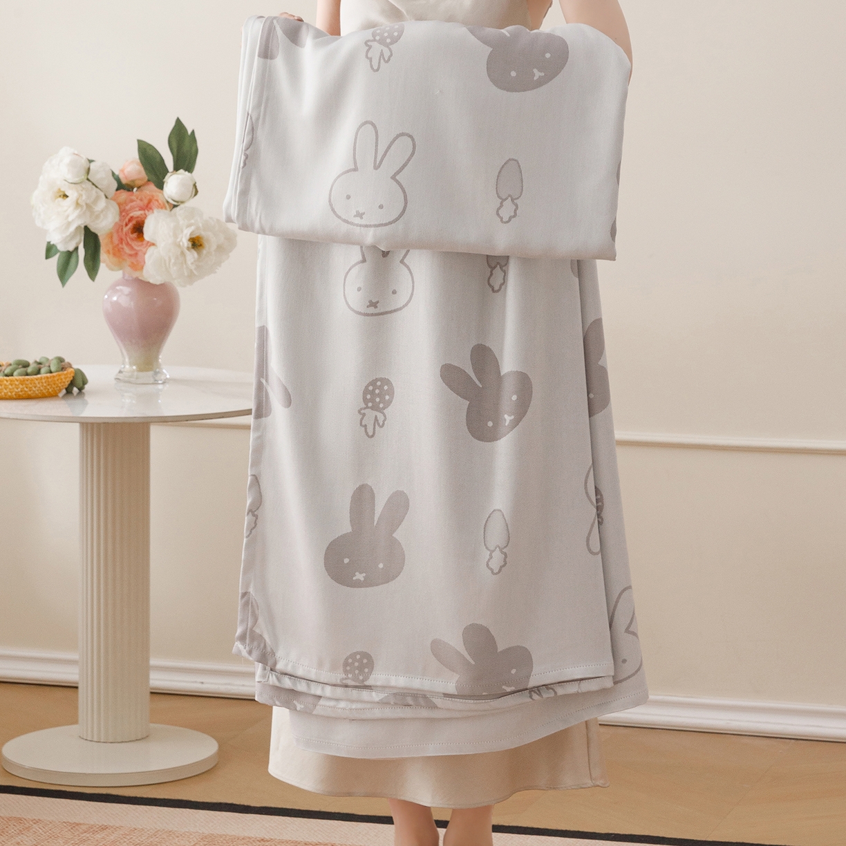 91家纺网 家纺一手货源 找家纺 悦然毛巾被 2026新款竹纤维冷感毯单层毛巾被夏被空调被斜纹提花叶子卡通 甜心兔银