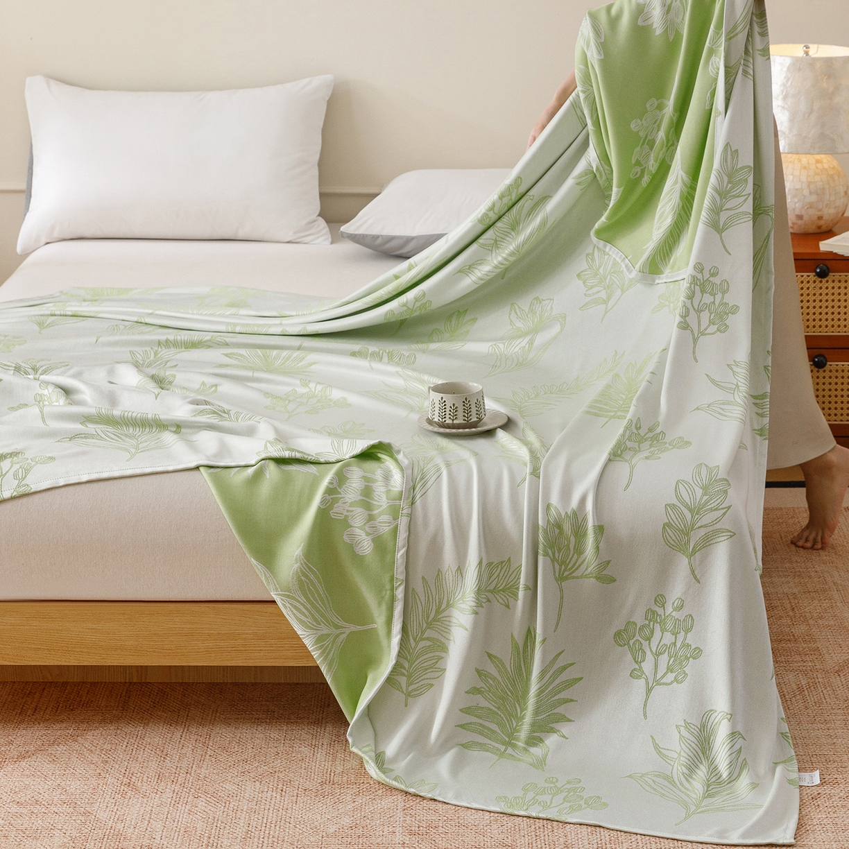 91家纺网 家纺一手货源 找家纺 悦然毛巾被 2026新款竹纤维冷感毯单层毛巾被夏被空调被斜纹提花叶子卡通 竹间花绿