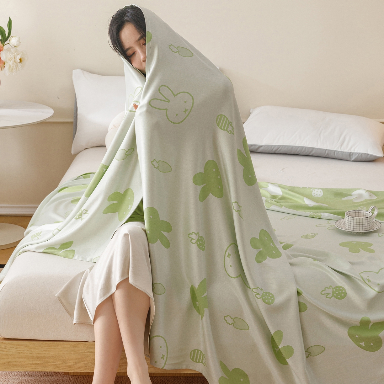 91家纺网 家纺一手货源 找家纺 悦然毛巾被 2026新款竹纤维冷感毯单层毛巾被夏被空调被斜纹提花叶子卡通 甜心兔绿