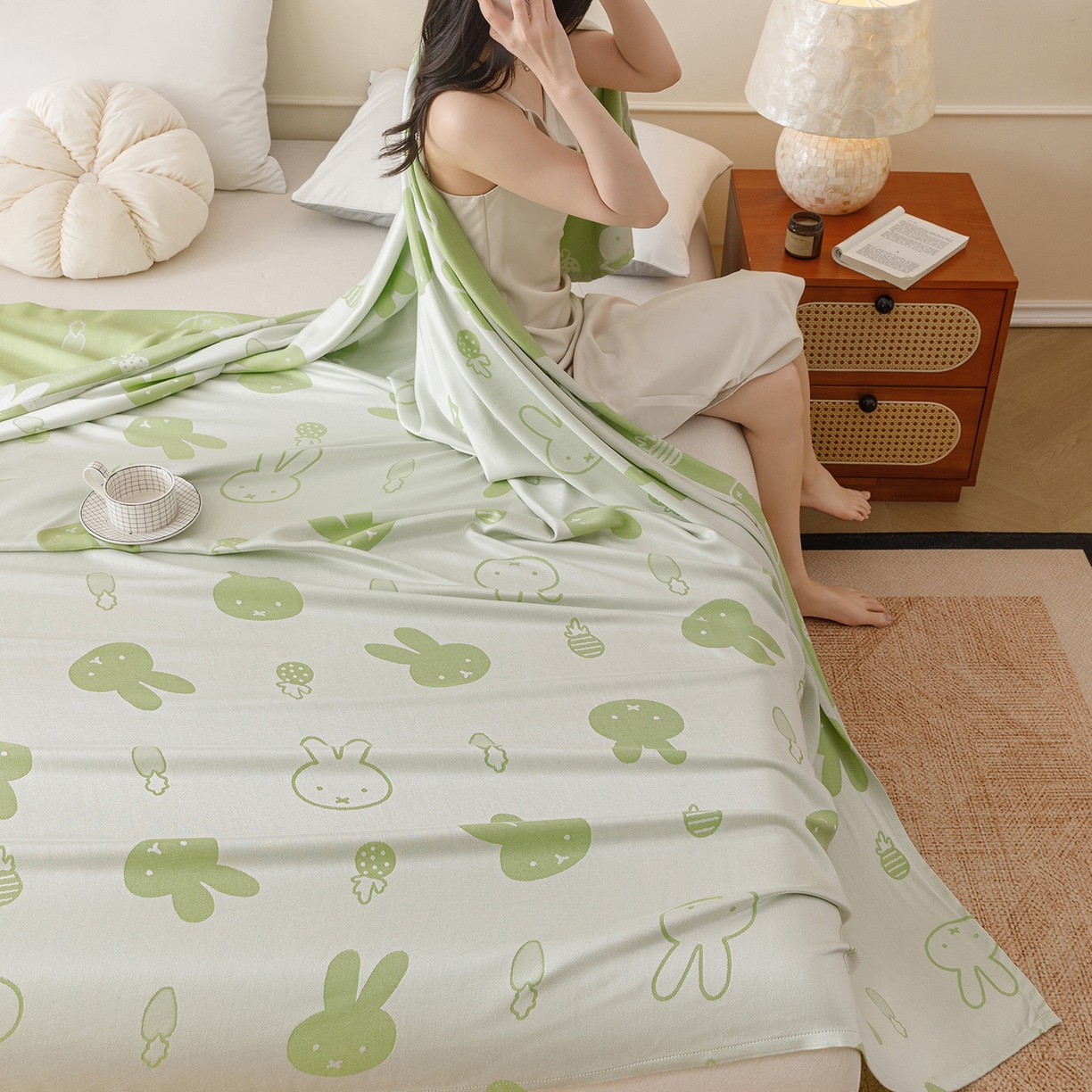 91家纺网 家纺一手货源 找家纺 悦然毛巾被 2026新款竹纤维冷感毯单层毛巾被夏被空调被斜纹提花叶子卡通 甜心兔绿
