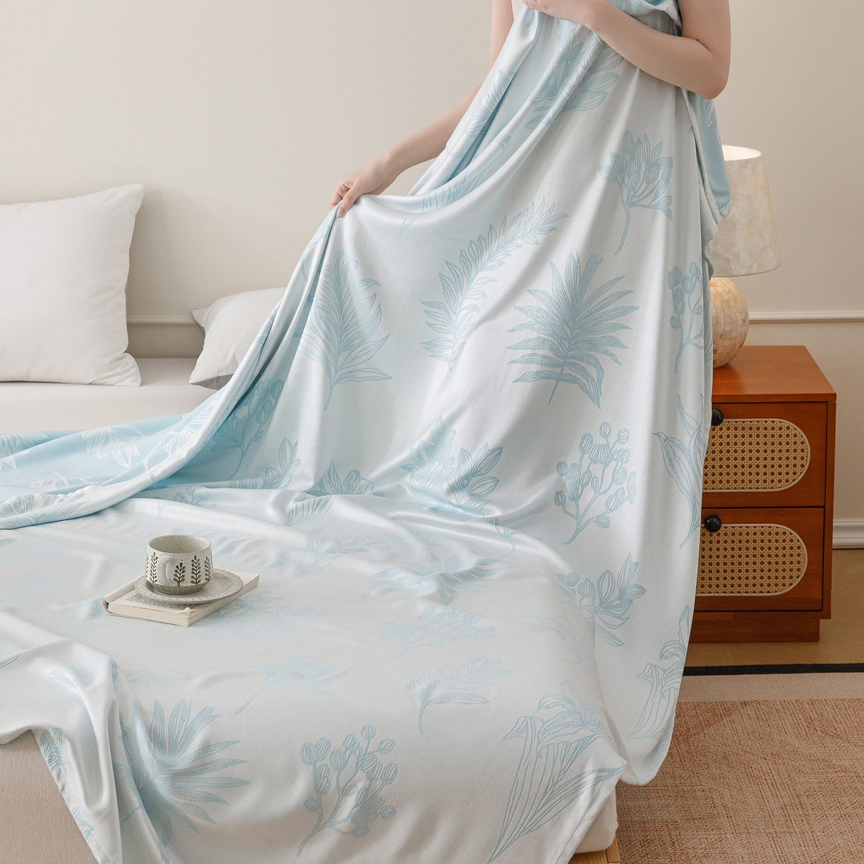 91家纺网 家纺一手货源 找家纺 悦然毛巾被 2026新款竹纤维冷感毯单层毛巾被夏被空调被斜纹提花叶子卡通 竹间花蓝