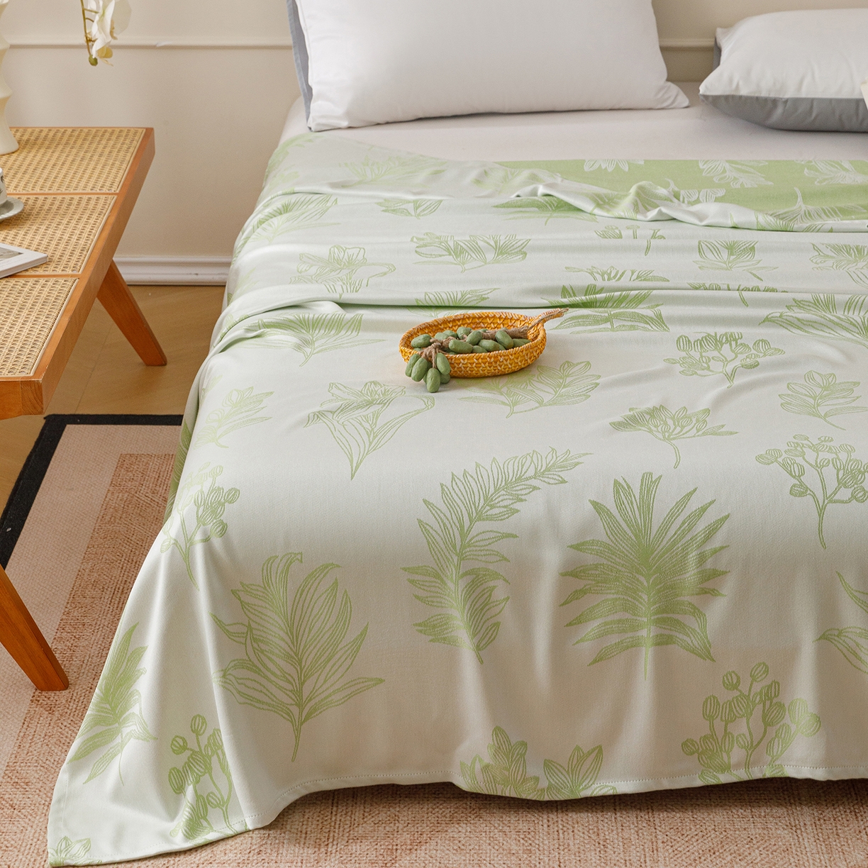 91家纺网 家纺一手货源 找家纺 悦然毛巾被 2026新款竹纤维冷感毯单层毛巾被夏被空调被斜纹提花叶子卡通 竹间花绿