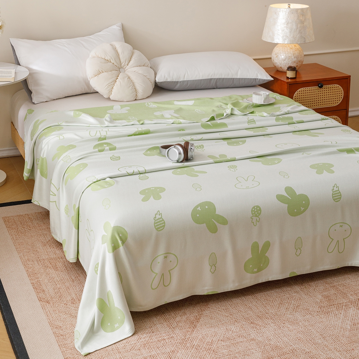 91家纺网 家纺一手货源 找家纺 悦然毛巾被 2026新款竹纤维冷感毯单层毛巾被夏被空调被斜纹提花叶子卡通 甜心兔绿