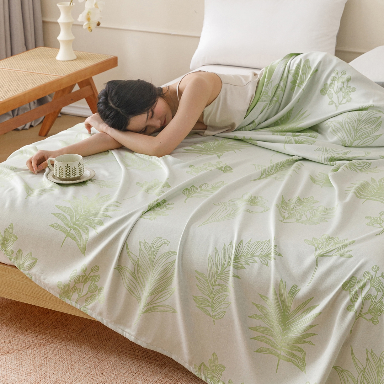 91家纺网 家纺一手货源 找家纺 悦然毛巾被 2026新款竹纤维冷感毯单层毛巾被夏被空调被斜纹提花叶子卡通 竹间花绿
