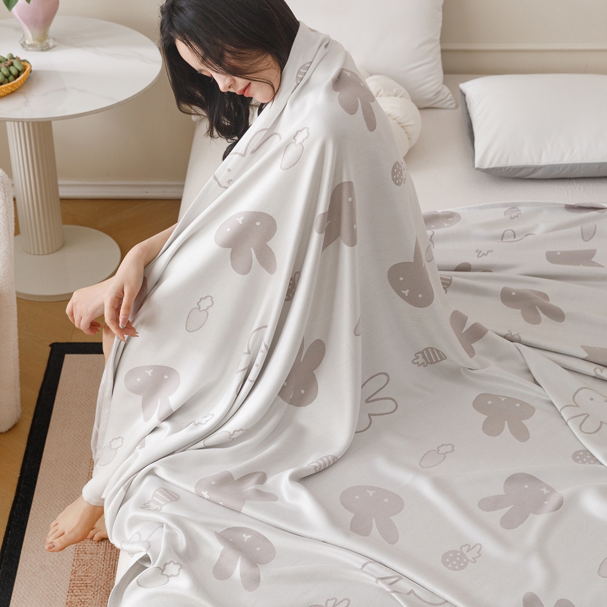 91家纺网 家纺一手货源 找家纺 悦然毛巾被 2026新款竹纤维冷感毯单层毛巾被夏被空调被斜纹提花叶子卡通 甜心兔银