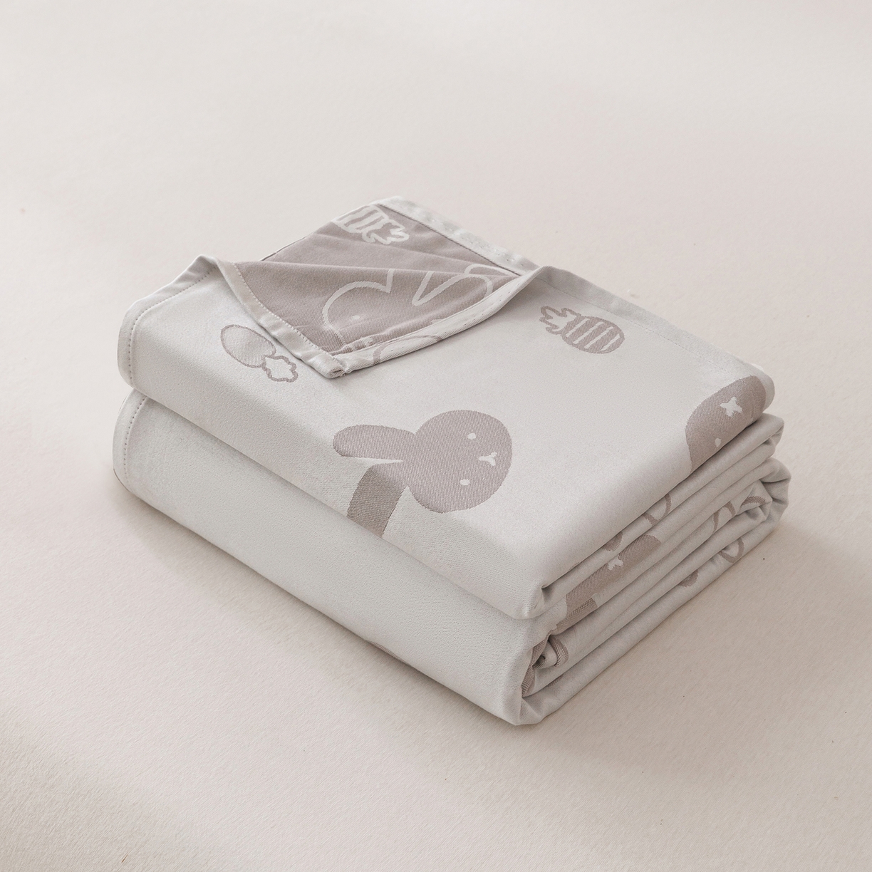 91家纺网 家纺一手货源 找家纺 悦然毛巾被 2026新款竹纤维冷感毯单层毛巾被夏被空调被斜纹提花叶子卡通 甜心兔银