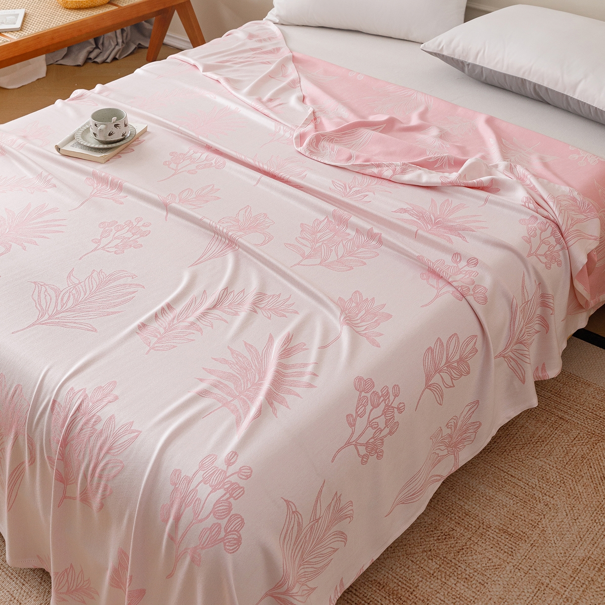 91家纺网 家纺一手货源 找家纺 悦然毛巾被 2026新款竹纤维冷感毯单层毛巾被夏被空调被斜纹提花叶子卡通 竹间花粉