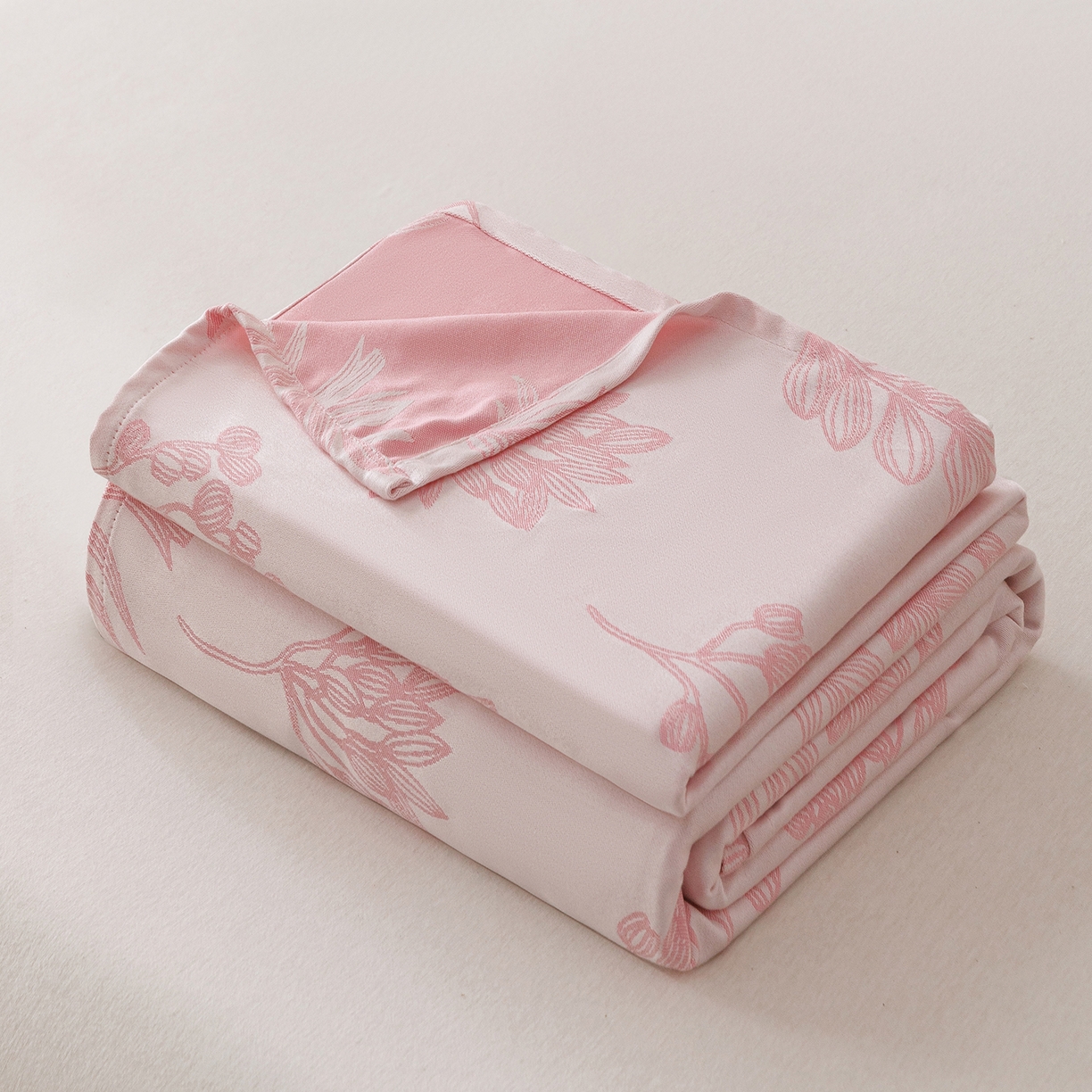 91家纺网 家纺一手货源 找家纺 悦然毛巾被 2026新款竹纤维冷感毯单层毛巾被夏被空调被斜纹提花叶子卡通 竹间花粉