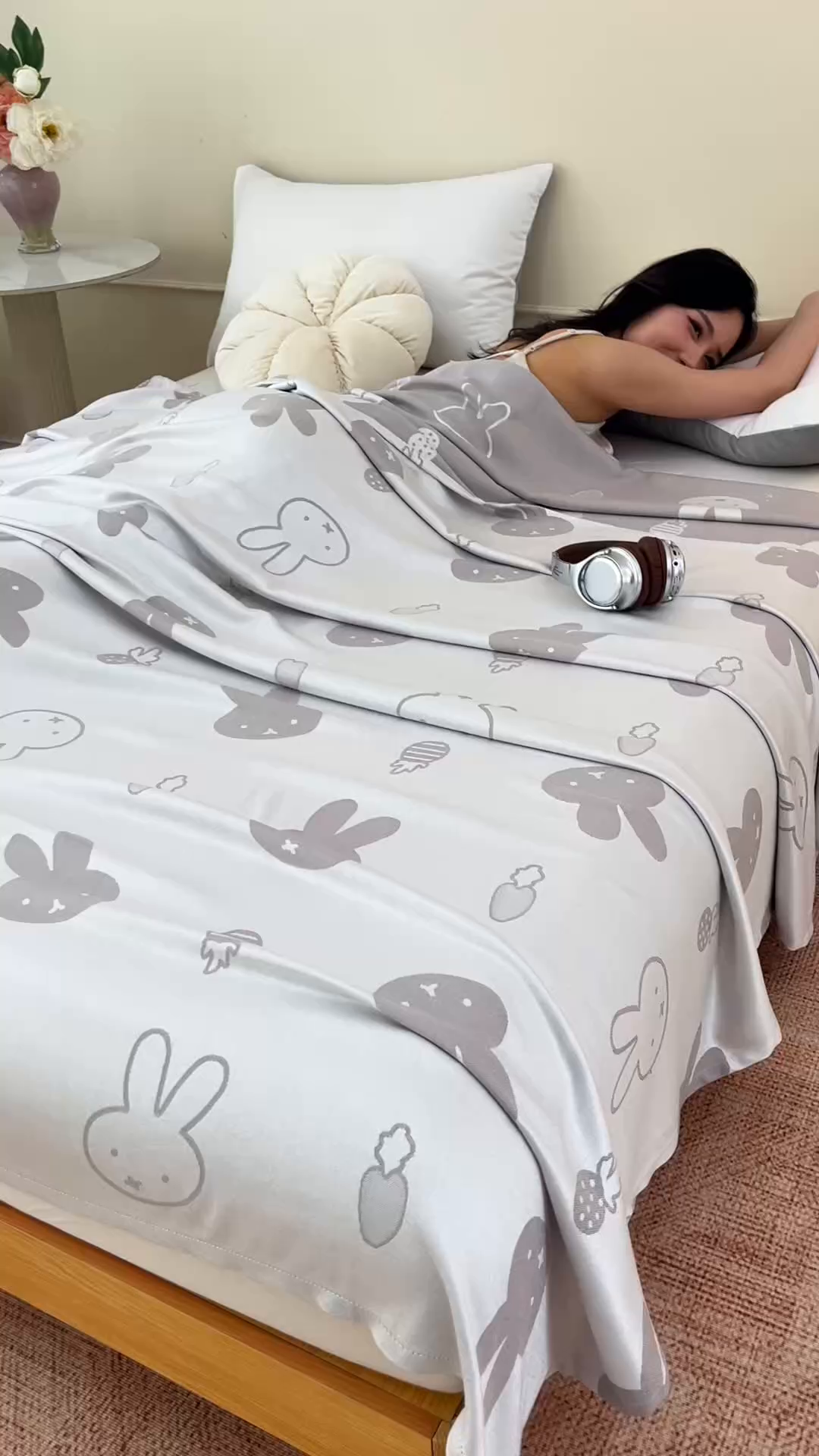 91家纺网 家纺一手货源 找家纺 悦然毛巾被 2026新款竹纤维冷感毯单层毛巾被夏被空调被斜纹提花叶子卡通 甜心兔银