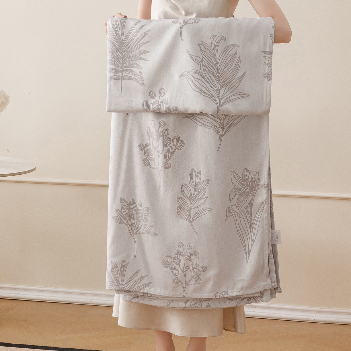 91家纺网 家纺一手货源 找家纺 悦然毛巾被 2026新款竹纤维冷感毯单层毛巾被夏被空调被斜纹提花叶子卡通 竹间花银