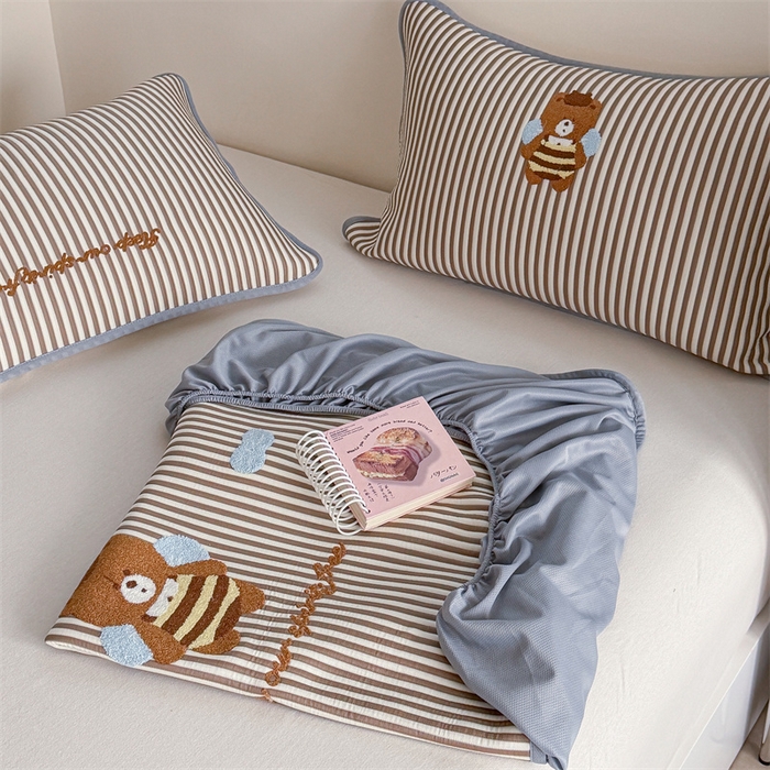 91家纺网 家纺一手货源 找家纺 暖生活 2026新款3DMAX超凉感原创PE冰丝软席子凉席-床笠款 蜜蜂小熊