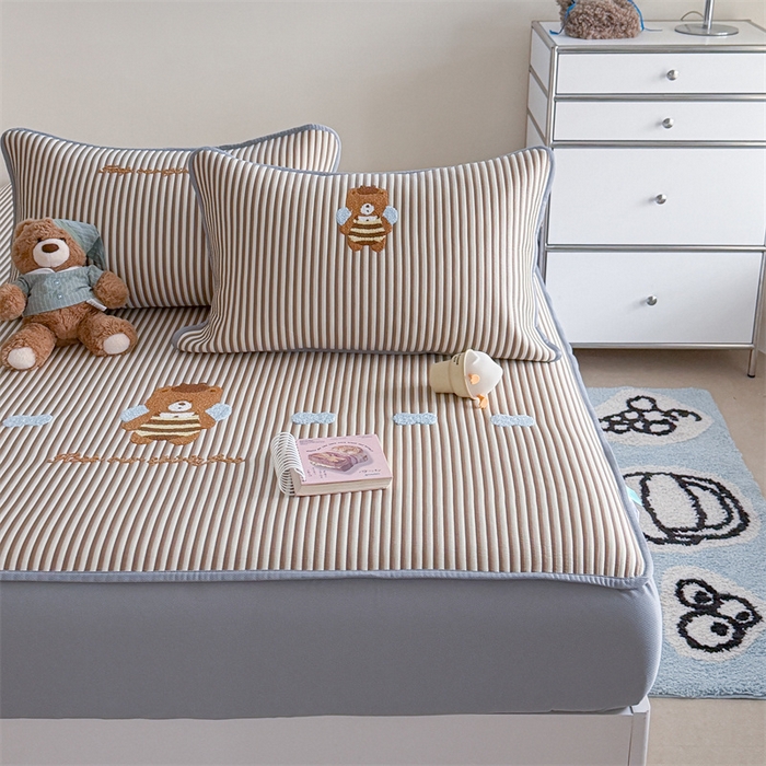 91家纺网 家纺一手货源 找家纺 暖生活 2026新款3DMAX超凉感原创PE冰丝软席子凉席-床笠款 蜜蜂小熊