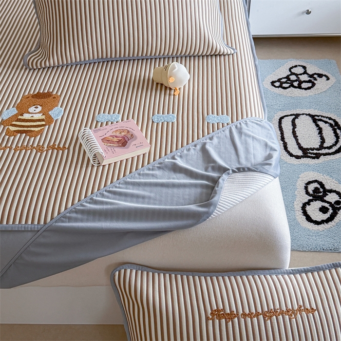 91家纺网 家纺一手货源 找家纺 暖生活 2026新款3DMAX超凉感原创PE冰丝软席子凉席-床笠款 蜜蜂小熊