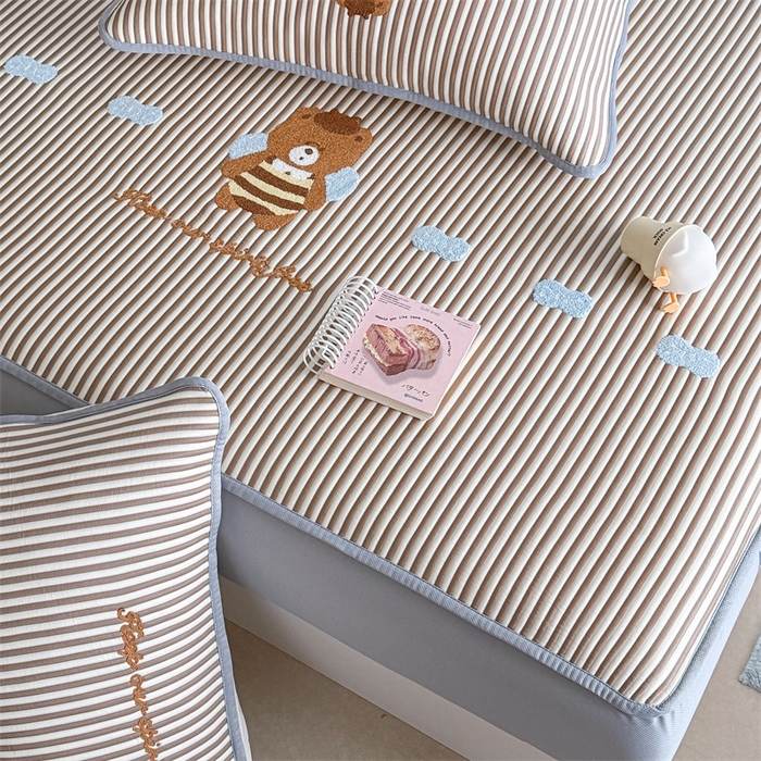 91家纺网 家纺一手货源 找家纺 暖生活 2026新款3DMAX超凉感原创PE冰丝软席子凉席-床笠款 蜜蜂小熊