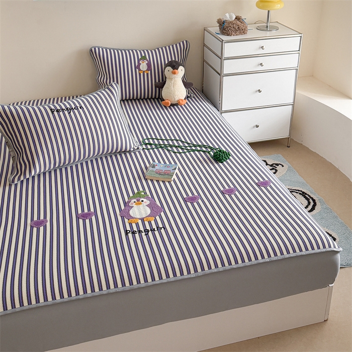 91家纺网 家纺一手货源 找家纺 暖生活 2026新款3DMAX超凉感原创PE冰丝软席子凉席-床笠款 茄子企鹅