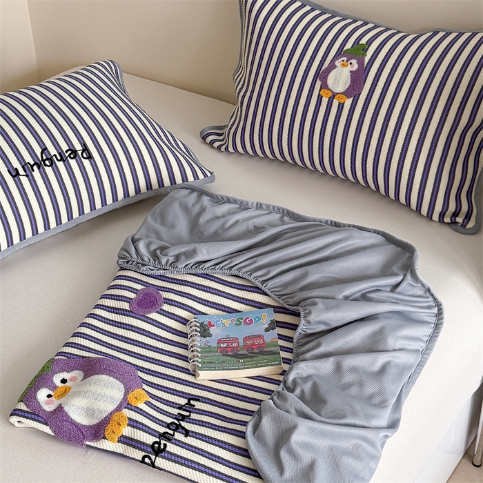 91家纺网 家纺一手货源 找家纺 暖生活 2026新款3DMAX超凉感原创PE冰丝软席子凉席-床笠款 茄子企鹅