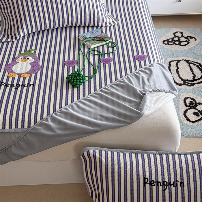 91家纺网 家纺一手货源 找家纺 暖生活 2026新款3DMAX超凉感原创PE冰丝软席子凉席-床笠款 茄子企鹅