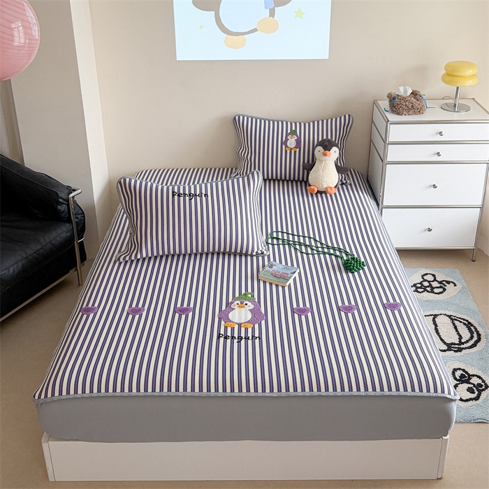 91家纺网 家纺一手货源 找家纺 暖生活 2026新款3DMAX超凉感原创PE冰丝软席子凉席-床笠款 茄子企鹅